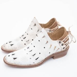 CWY By Coolway Leather Laser Cut Ankle Boots Size 9